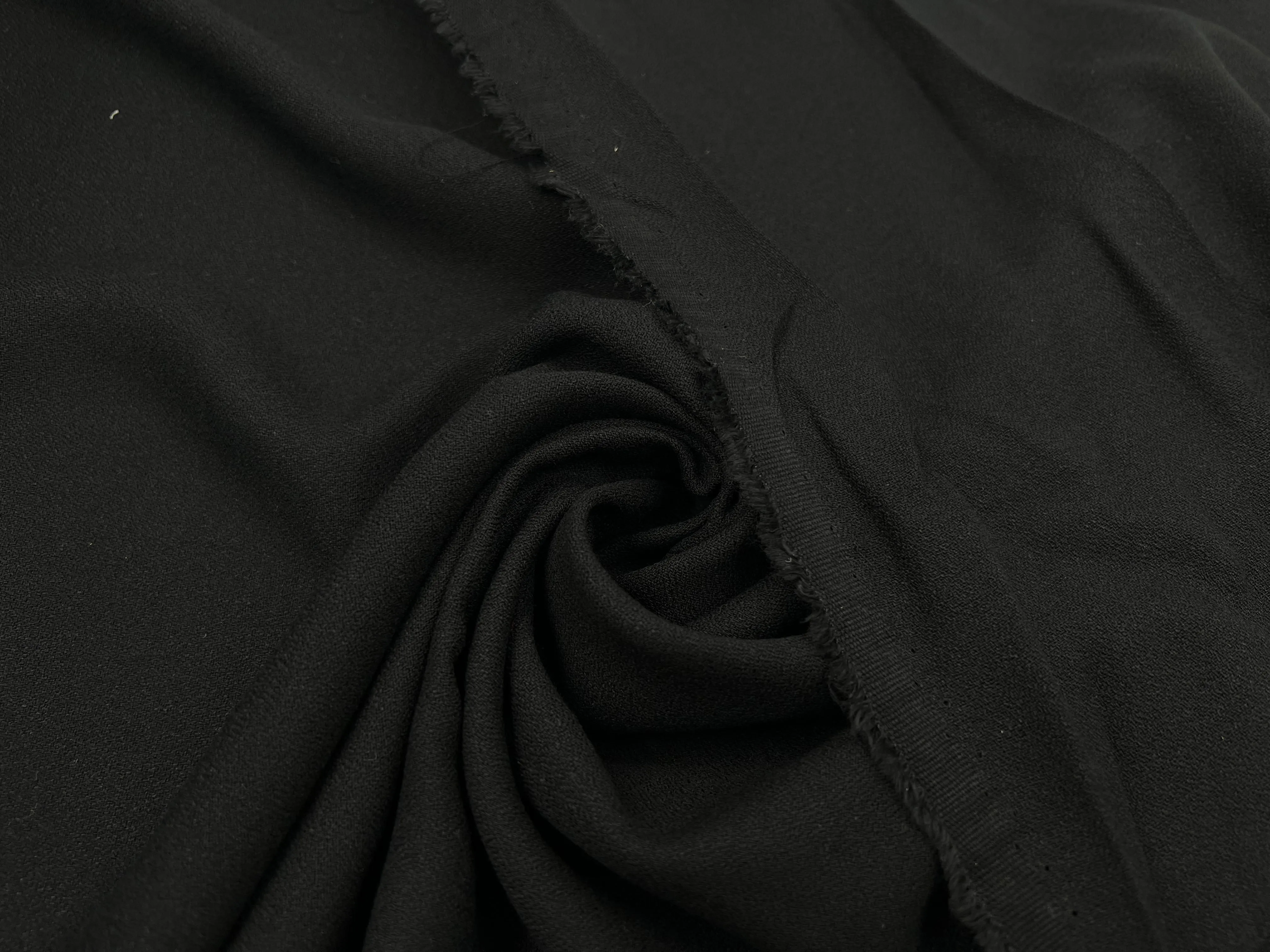 CRÊPE FLUIDE POLYESTER NOIR